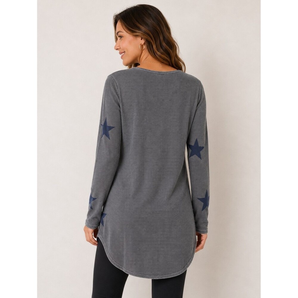 Go Couture Gray Star-Print Long Sleeve Tunic Made in USA - Picture 2 of 5